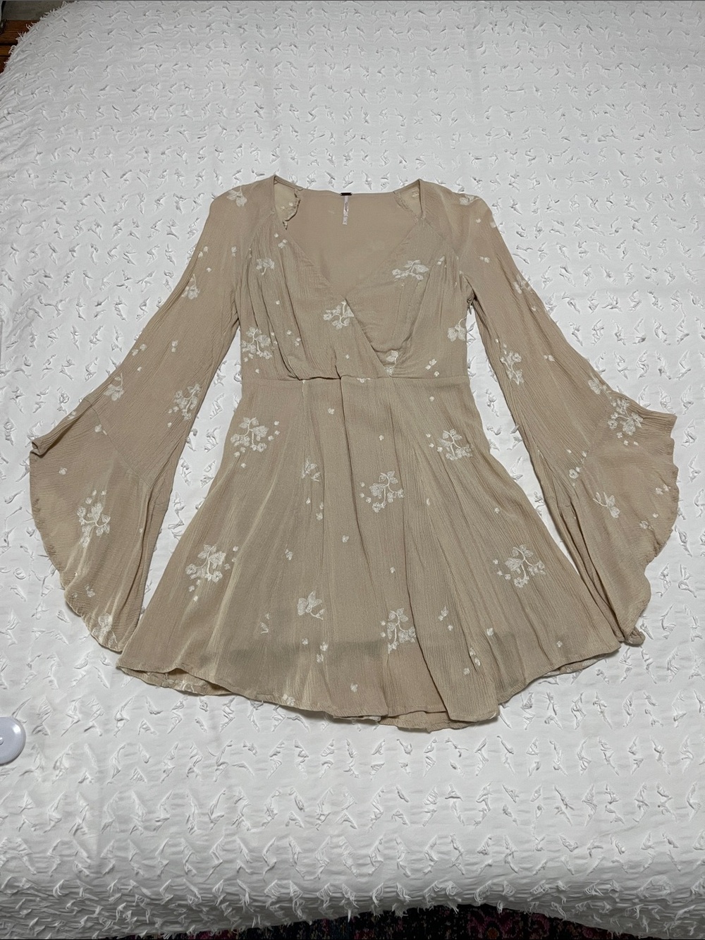 Free People Boho Chic Beige Floral Women’s Dress with Bell Sleeves